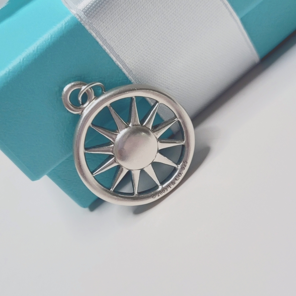 Tiffany & Co 🌞 ☀️sun 🌞 ☀️ pendant sterling silver 2003 retired.